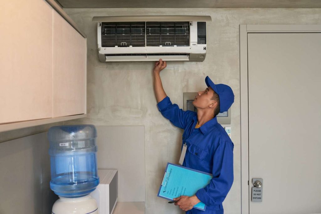 trabajador de Empresas de instalación de aire acondicionado